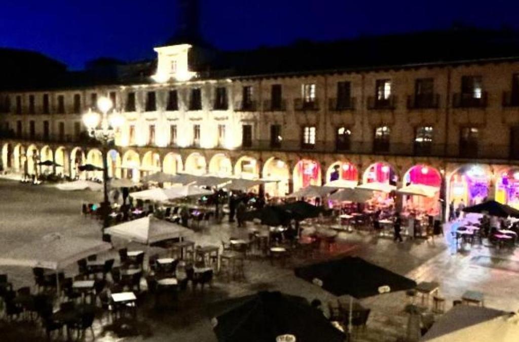 לאון Arquitecto De La Vida- Plaza Mayor מראה חיצוני תמונה