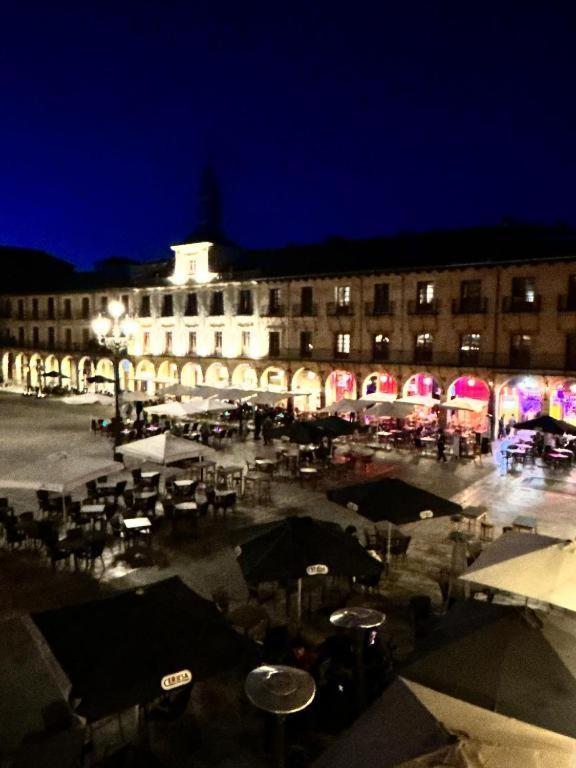 לאון Arquitecto De La Vida- Plaza Mayor מראה חיצוני תמונה