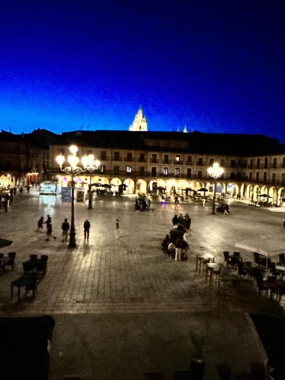 לאון Arquitecto De La Vida- Plaza Mayor מראה חיצוני תמונה